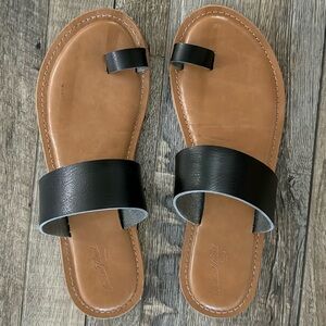 Toe-Loop Sandal